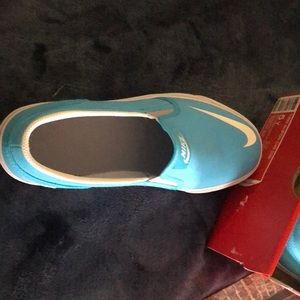 Youth Nike size 5 - slip on Sneakers